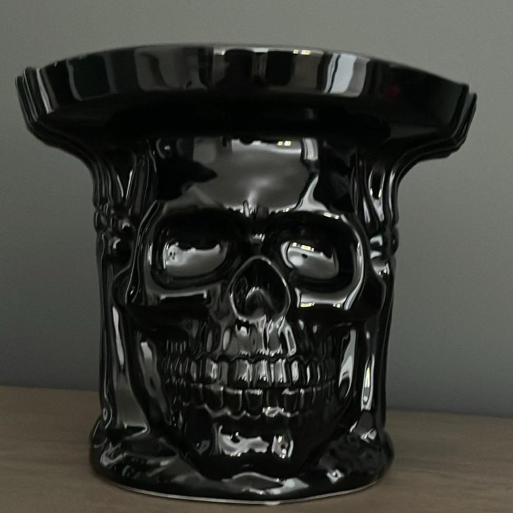 Williams Sonoma Skull Drink Dispenser Stand
